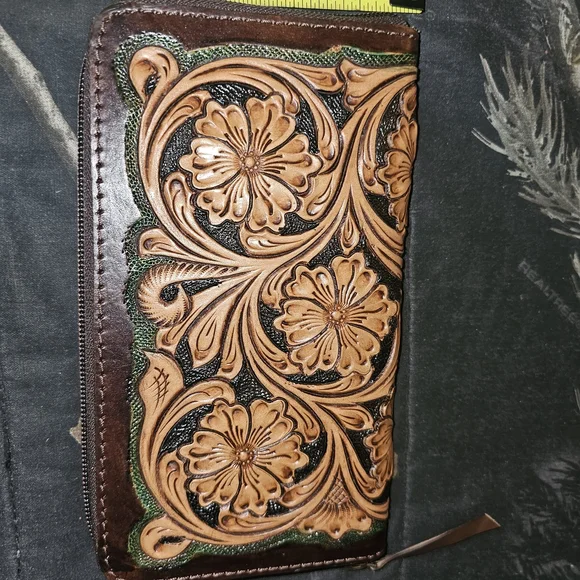 American Darling Brown Tooled Leather Floral Zip Wallet - Picture 2 of 3